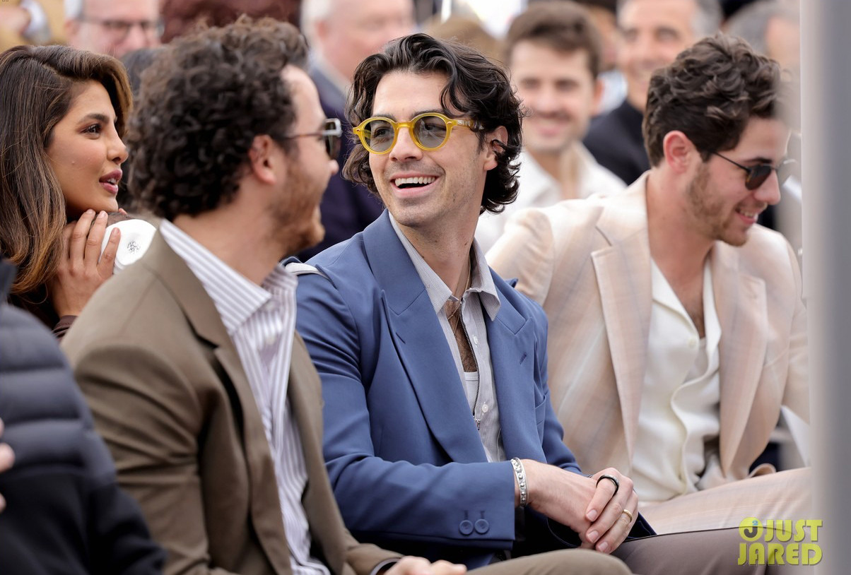 Trong bài phát biểu của mình tại buổi lễ, Nick Jonas cũng không quên gửi lời cảm ơn tới vợ và con gái. Với anh, vợ con là động lực để nam ca sĩ tiếp tục cống hiến cho sự nghiệp.