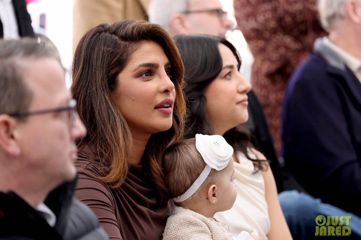 Malti chào đời bằng phương pháp mang thai hộ. Priyanka tiết lộ bé Malti có khởi đầu khó khăn do sinh ra trước ngày dự sinh 3 tháng. Priyanka kể cô và chồng cầu nguyện hàng ngày vì lo sợ không biết con gái có thể vượt qua được không.