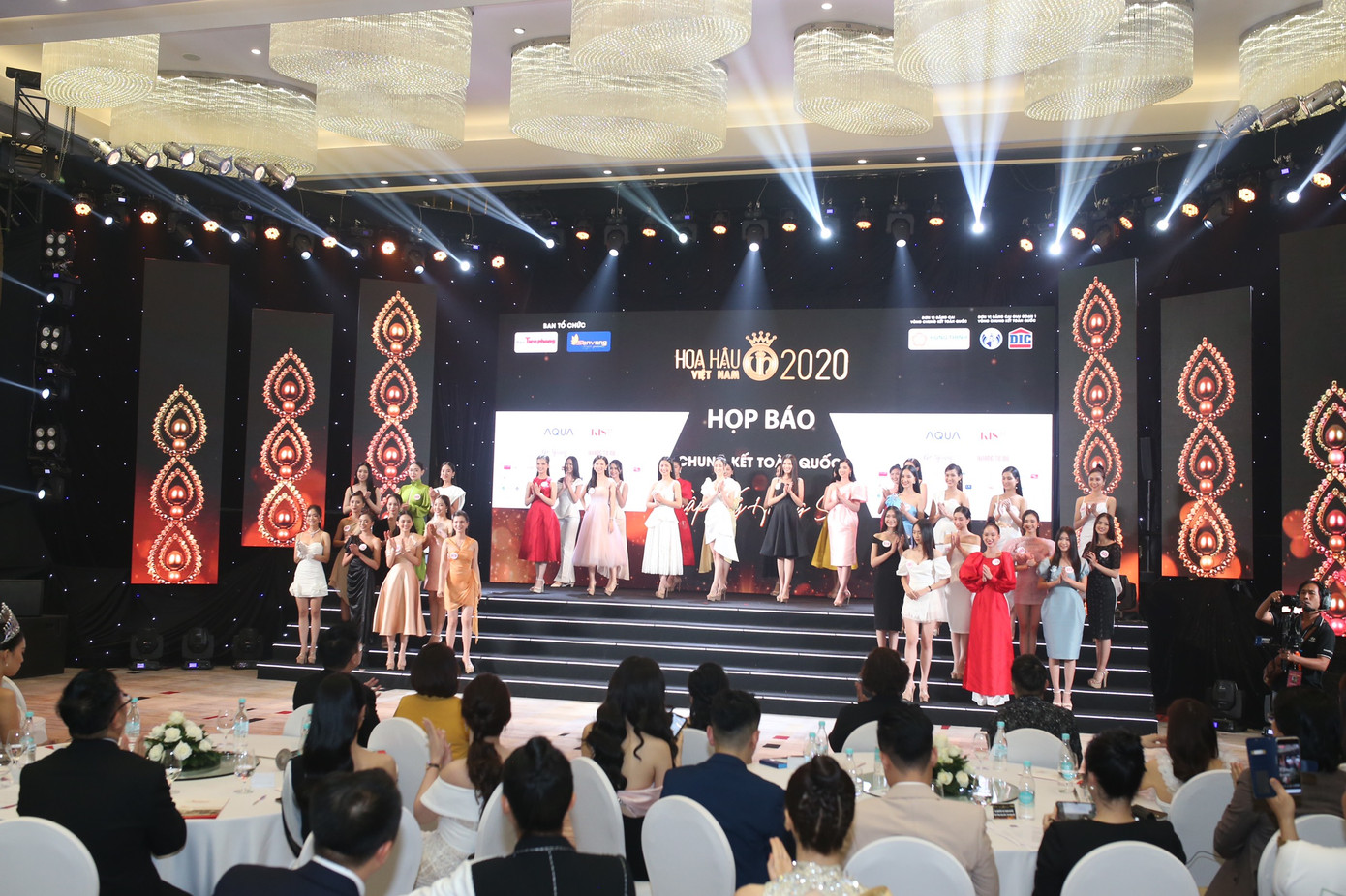 Truyền hình trực tiếp Chung kết toàn quốc Hoa hậu Việt Nam 2020 trên sóng VTV3 ảnh 35