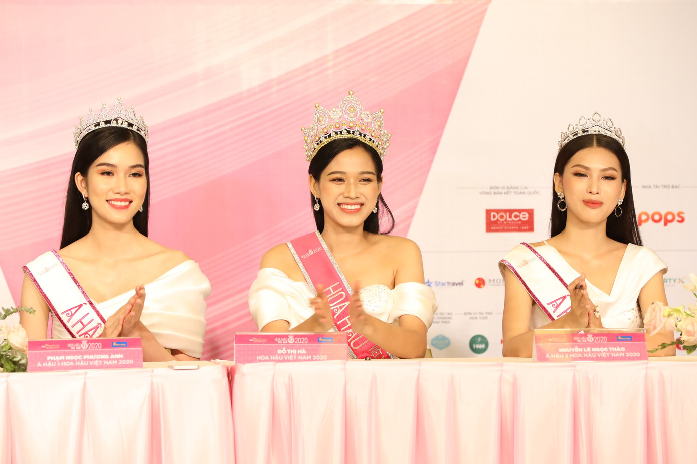 Top 3 Hoa hậu Việt Nam 2020 rạng rỡ gặp gỡ báo giới sau đêm đăng quang ảnh 15