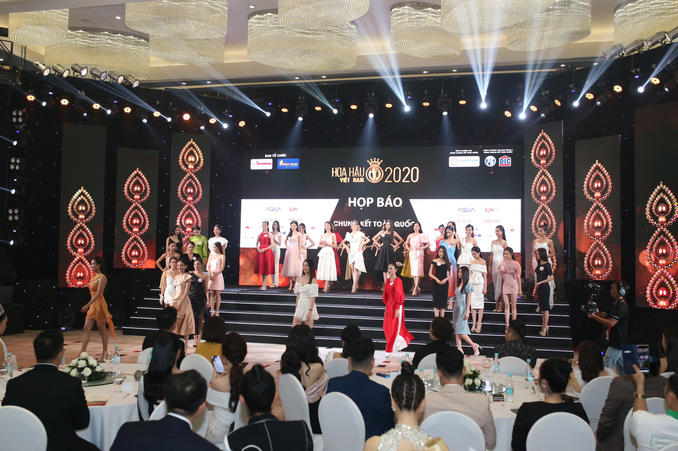 Truyền hình trực tiếp Chung kết toàn quốc Hoa hậu Việt Nam 2020 trên sóng VTV3 ảnh 34