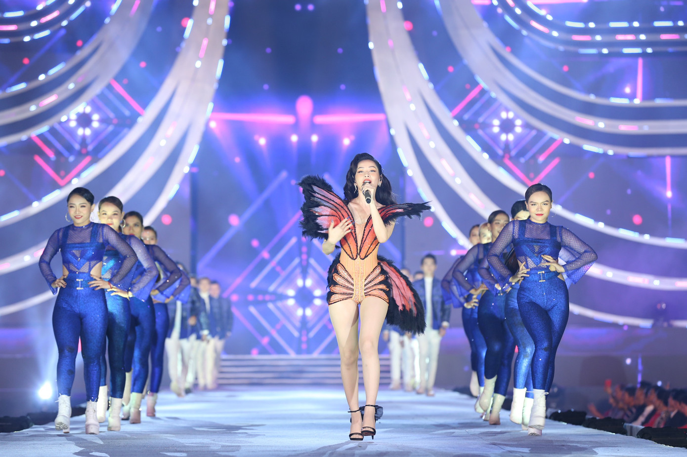 Xướng tên top 5 Người đẹp Biển - Hoa hậu Việt Nam năm 2020 ảnh 23