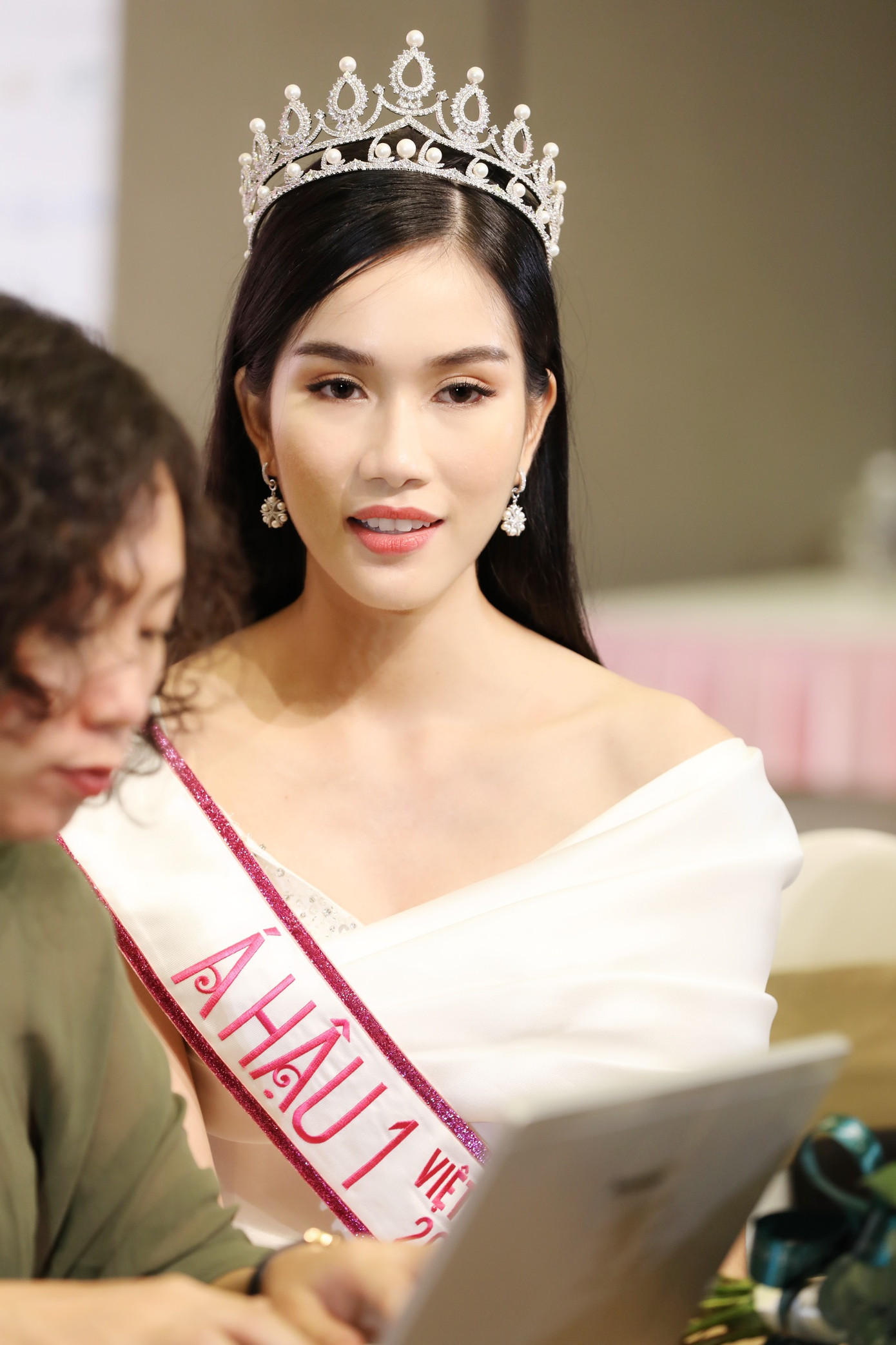 Đỗ Thị Hà: 'Sáng mở mắt dậy vẫn lâng lâng, chưa tin mình là tân Hoa hậu Việt Nam' ảnh 7