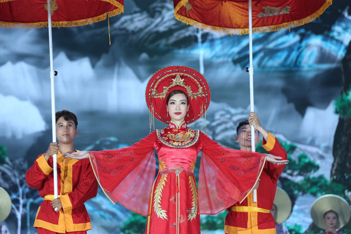 Đỗ Thị Hà đăng quang Hoa hậu Việt Nam 2020 ảnh 35