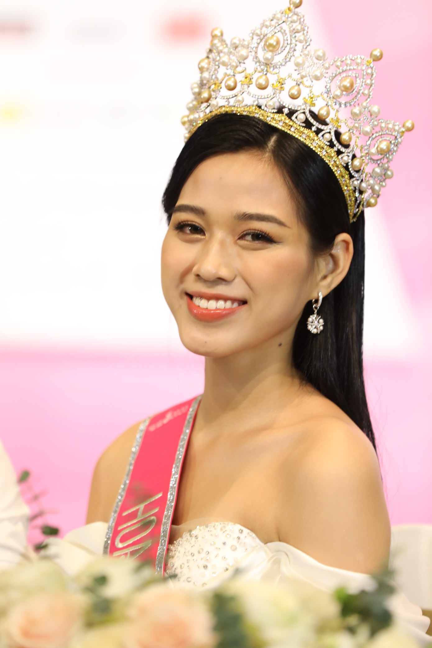 Đỗ Thị Hà: 'Sáng mở mắt dậy vẫn lâng lâng, chưa tin mình là tân Hoa hậu Việt Nam' ảnh 10