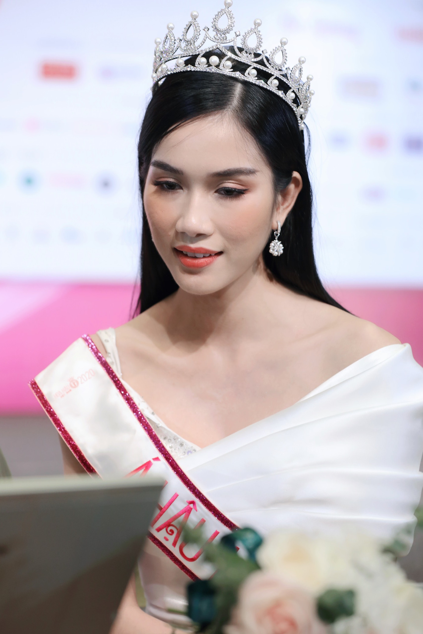 Đỗ Thị Hà: 'Sáng mở mắt dậy vẫn lâng lâng, chưa tin mình là tân Hoa hậu Việt Nam' ảnh 2