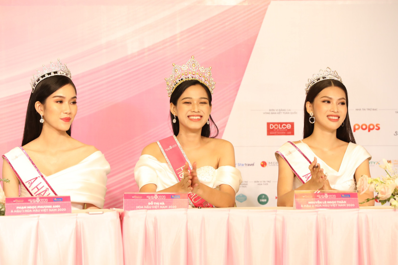 Top 3 Hoa hậu Việt Nam 2020 rạng rỡ gặp gỡ báo giới sau đêm đăng quang ảnh 10