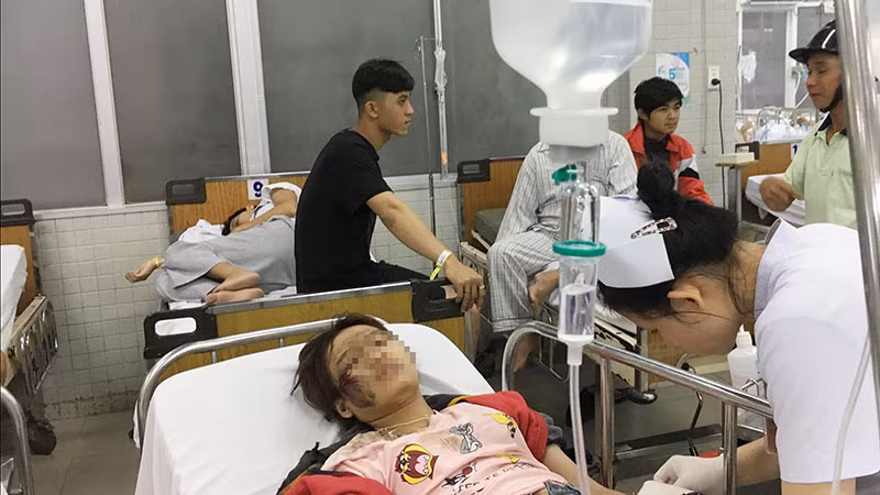 Nhân chứng kể lại giây phút tai nạn khủng khiếp ở Long An ảnh 1