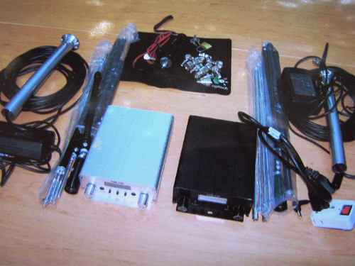 Trang thiết bị mà tổ chức “Phục Hưng Việt Nam” cung cấp cho Dziễn nhằm cướp sóng của Đài tiếng nói Việt Nam vào dịp 30-4. Trang thiết bị mà tổ chức “Phục Hưng Việt Nam” cung cấp cho Dziễn nhằm cướp sóng của Đài tiếng nói Việt Nam vào dịp 30/4.