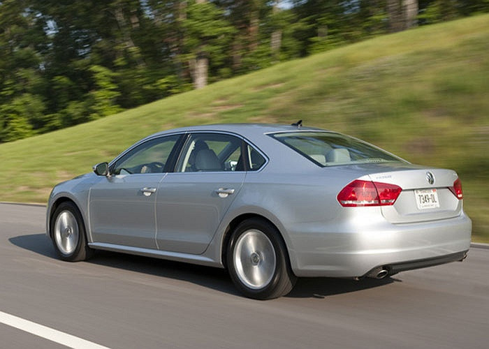 Volkswagen Passat TDI 2013 gây chú ý với mức giá cạnh tranh, động cơ diesel 4 xilanh tiết kiệm nhiên liệu và nhiều tiện nghi