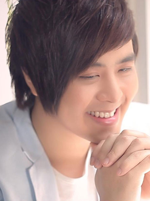 "Sau này còn cơ hội xuất hiện hay không, tôi cũng không dám nói trước. Nhưng thật sự tôi luôn muốn được ca hát đến giây phút cuối cùng, nếu khán giả vẫn chấp nhận một ca sĩ phải che một bên mắt khi xuất hiện trên sân khấu, và tôi có đủ sức khỏe để tiếp tục theo đuổi công việc ca sĩ. Tôi cũng dự định khi mình khỏe hơn sẽ khởi xướng các hoạt động từ thiện dành cho những bệnh nhi hoặc tham gia những buổi trò chuyện với bệnh nhân hiểm nghèo để tiếp thêm cho họ sự lạc quan trong cuộc sống. Nói chung, tôi sẽ làm tất cả mọi chuyện còn có thể làm được để cảm thấy mình còn là người có ích". "Sau này còn cơ hội xuất hiện hay không, tôi cũng không dám nói trước. Nhưng thật sự tôi luôn muốn được ca hát đến giây phút cuối cùng, nếu khán giả vẫn chấp nhận một ca sĩ phải che một bên mắt khi xuất hiện trên sân khấu, và tôi có đủ sức khỏe để tiếp tục theo đuổi công việc ca sĩ. Tôi cũng dự định khi mình khỏe hơn sẽ khởi xướng các hoạt động từ thiện dành cho những bệnh nhi hoặc tham gia những buổi trò chuyện với bệnh nhân hiểm nghèo để tiếp thêm cho họ sự lạc quan trong cuộc sống. Nói chung, tôi sẽ làm tất cả mọi chuyện còn có thể làm được để cảm thấy mình còn là người có ích".