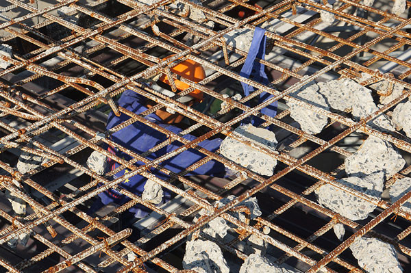 Đã phá dỡ gần 200m2 dầm, cột bê tông nhà 8B Lê Trực ảnh 5