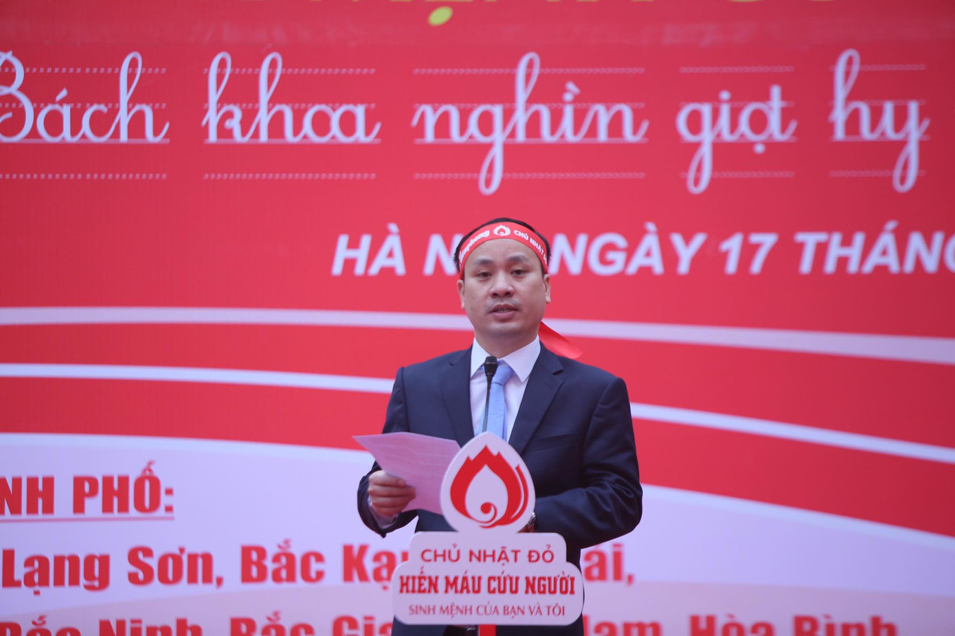 Giọt máu ấm giữa ngày đông lạnh ảnh 33