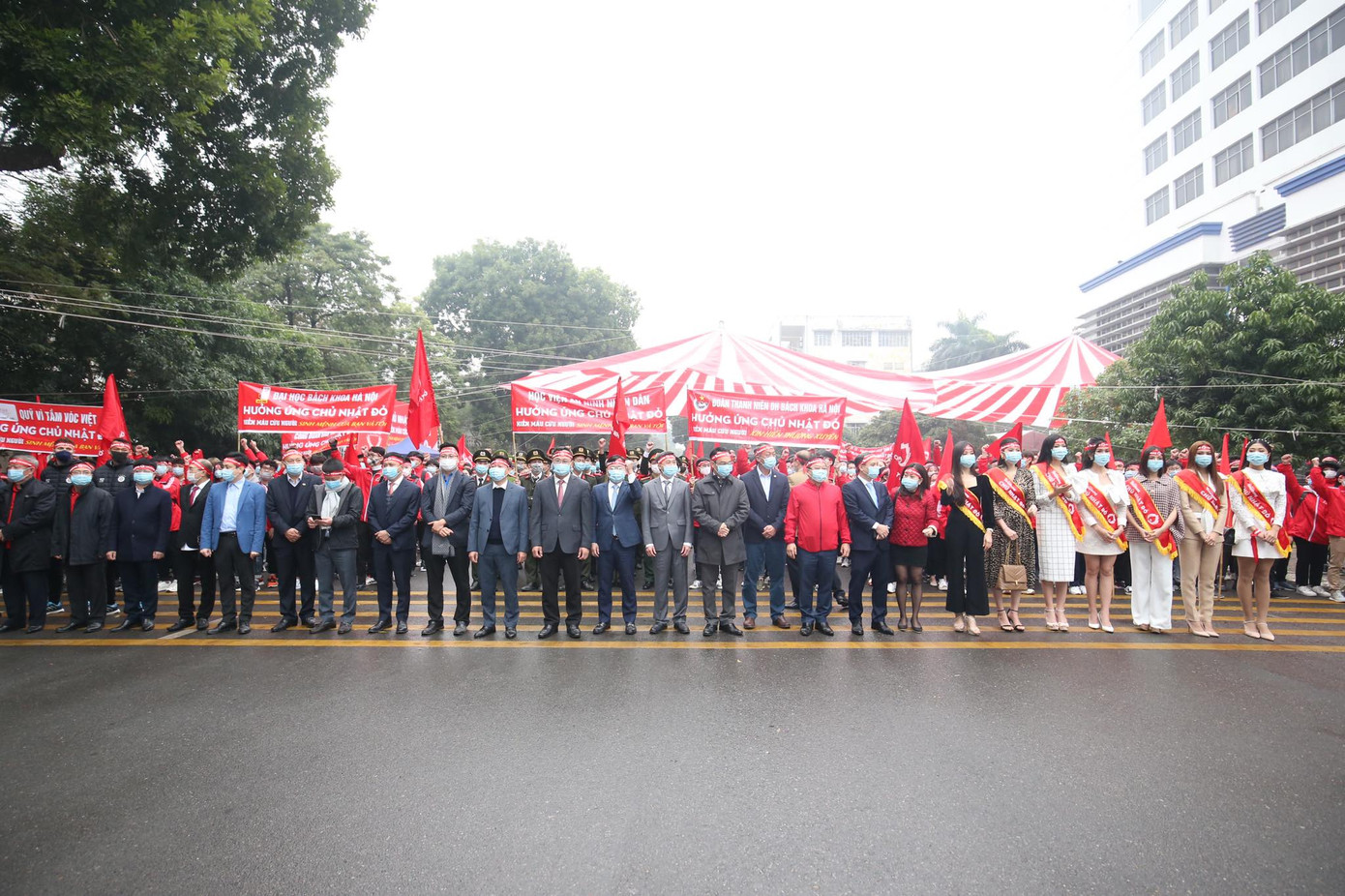 Giọt máu ấm giữa ngày đông lạnh ảnh 71