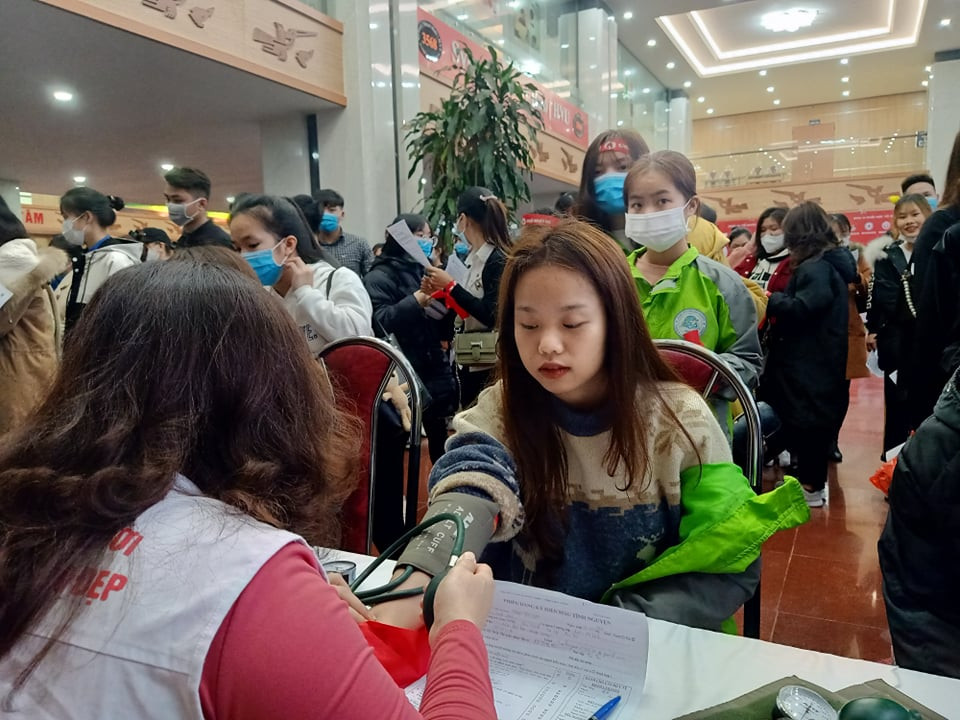 Giọt máu ấm giữa ngày đông lạnh ảnh 96