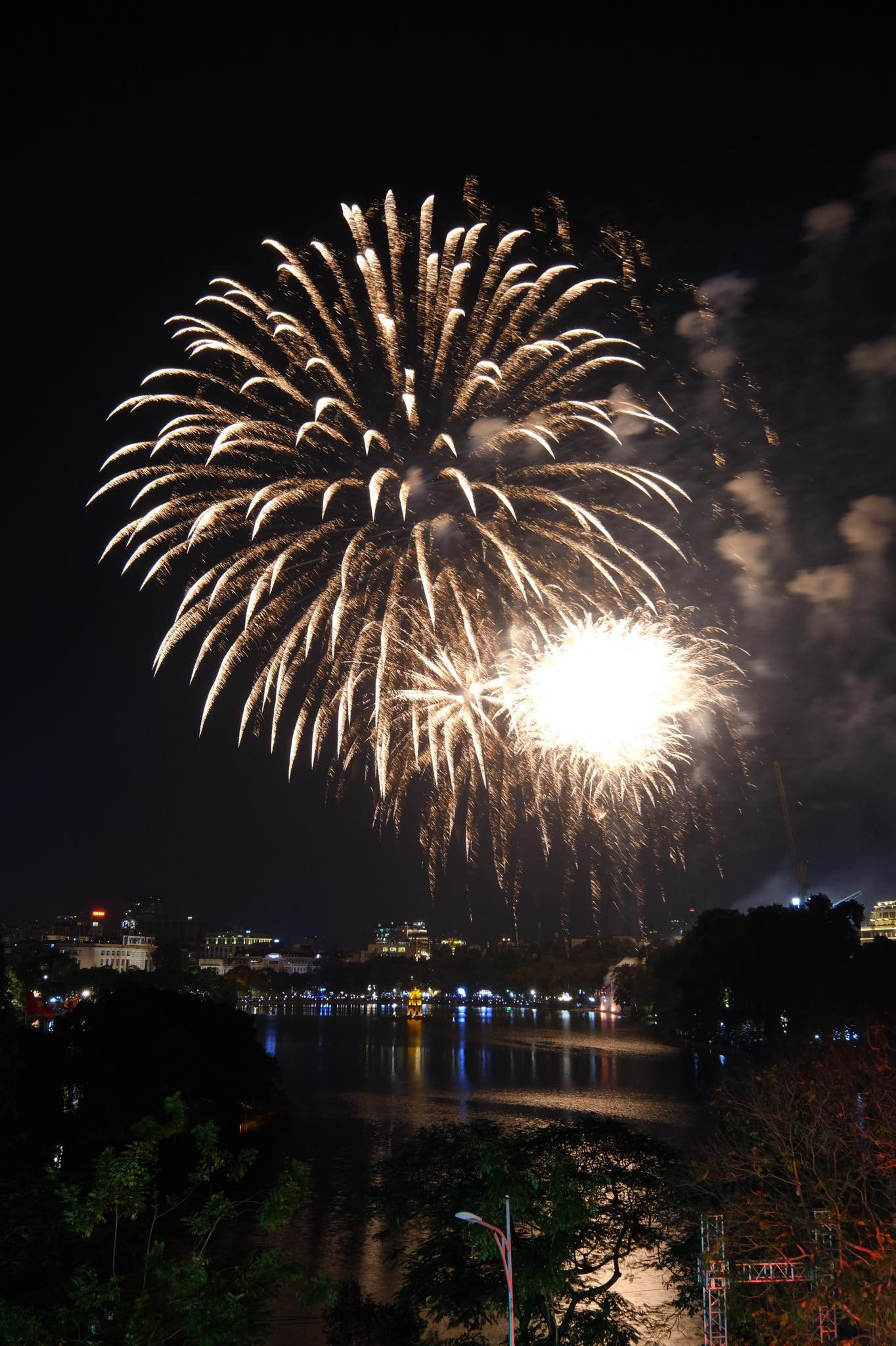 Việt Nam bước sang năm mới 2021 ảnh 1