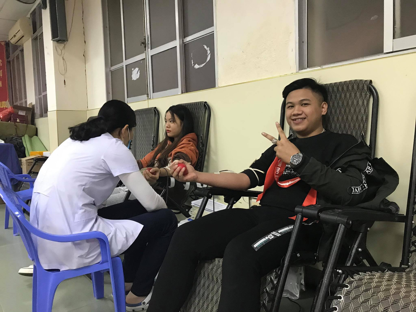 Giọt máu ấm giữa ngày đông lạnh ảnh 98