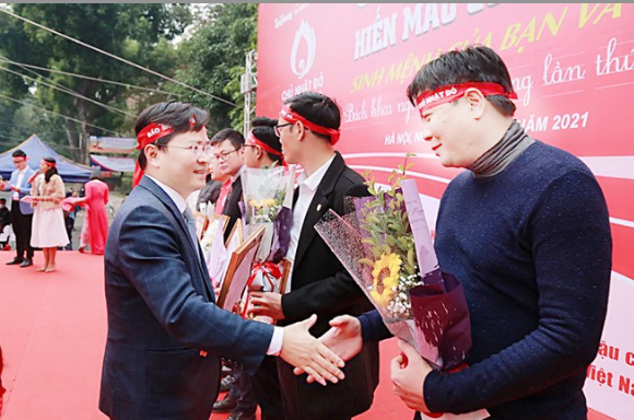 Giọt máu ấm giữa ngày đông lạnh ảnh 22