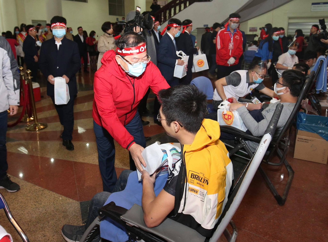 Giọt máu ấm giữa ngày đông lạnh ảnh 66