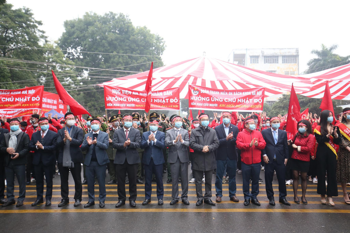 Giọt máu ấm giữa ngày đông lạnh ảnh 70