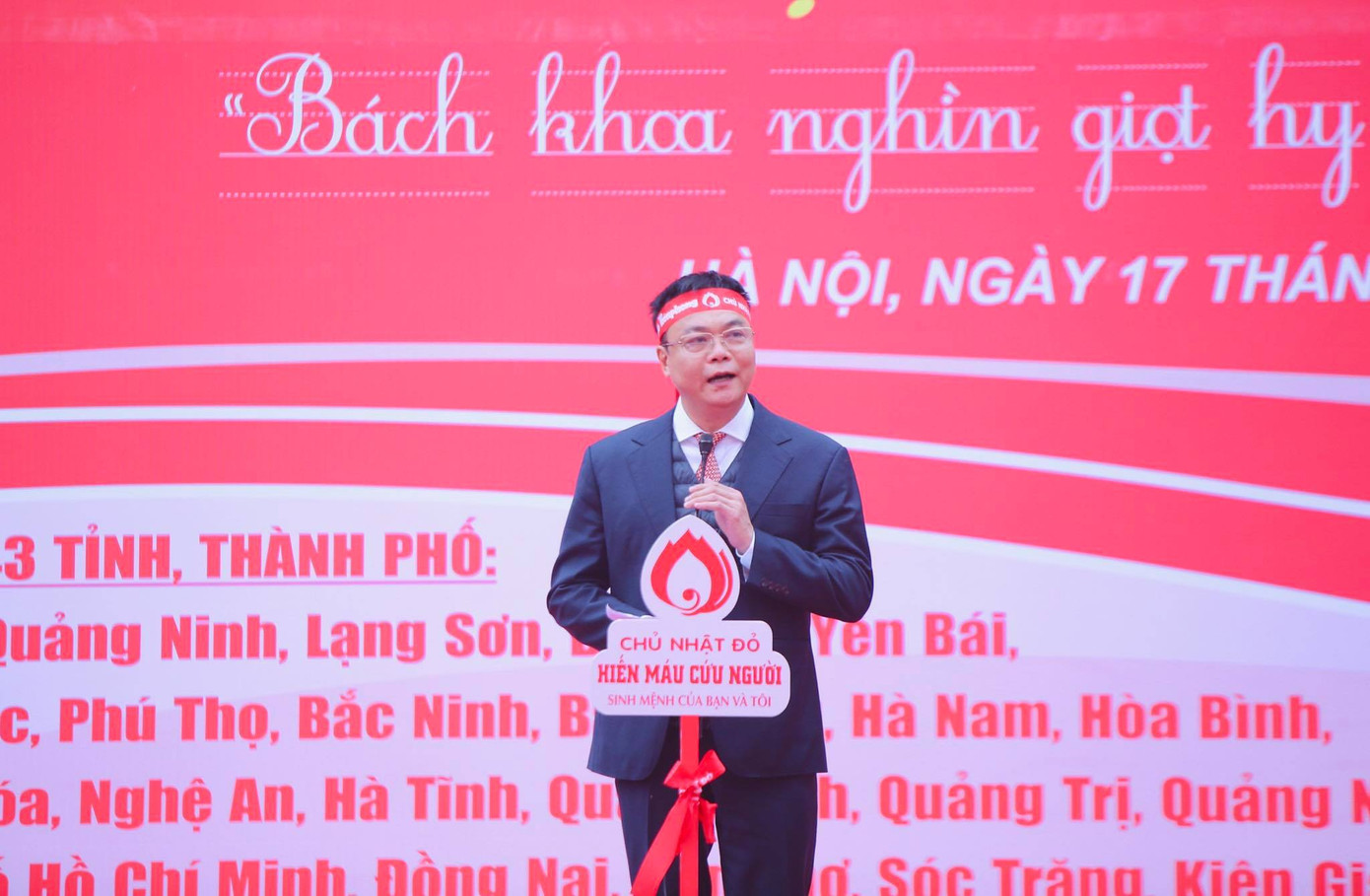 Giọt máu ấm giữa ngày đông lạnh ảnh 35