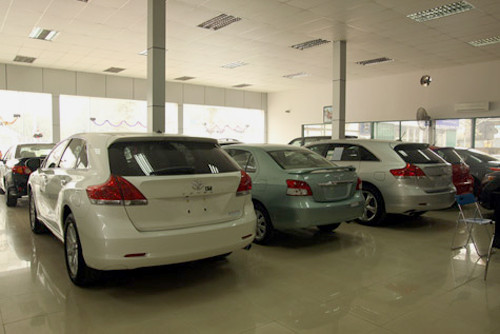 Khách mua xe tăng vọt, giá xe nhập đội giá thêm vài nghìn USD