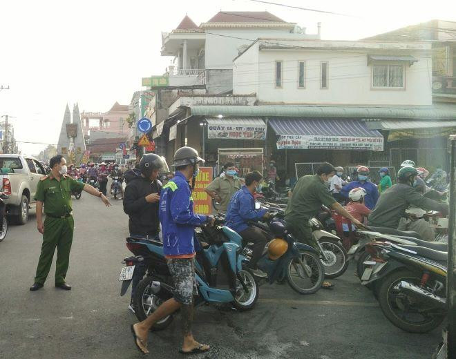 Ra quân xử lý người không đeo khẩu trang nơi công cộng