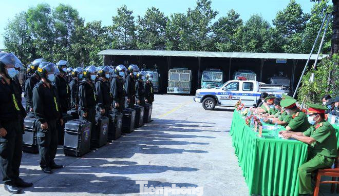 Lễ ra quân đảm bảo an ninh trật tự trên địa bàn Bình Dương Lễ ra quân đảm bảo an ninh trật tự trên địa bàn Bình Dương