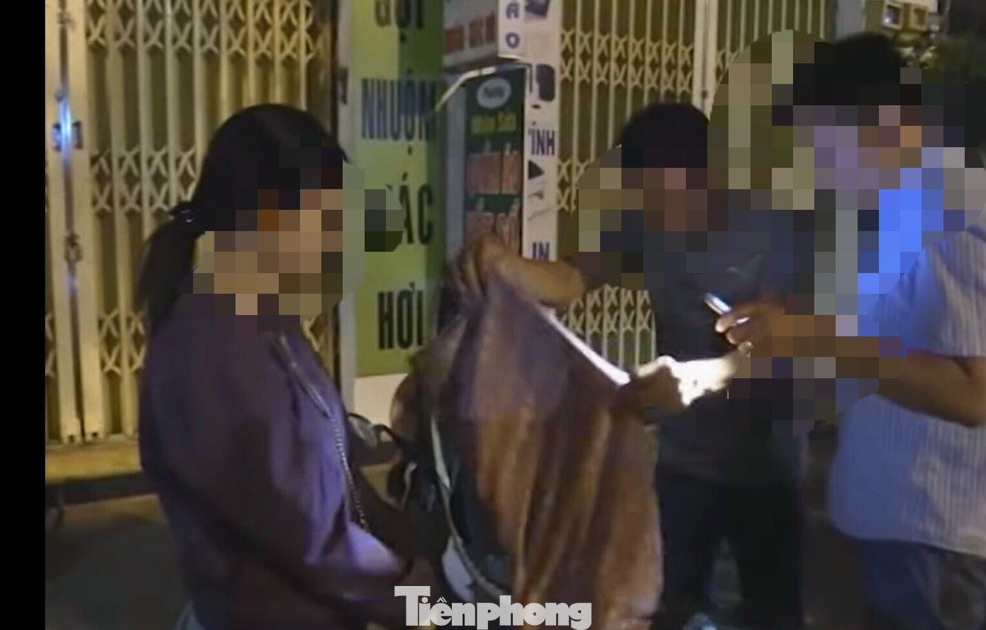 Thời gian qua, lực lượng chức năng TP Dĩ An xử lý nhiều trường hợp có dấu hiệu bán dâm bên đường