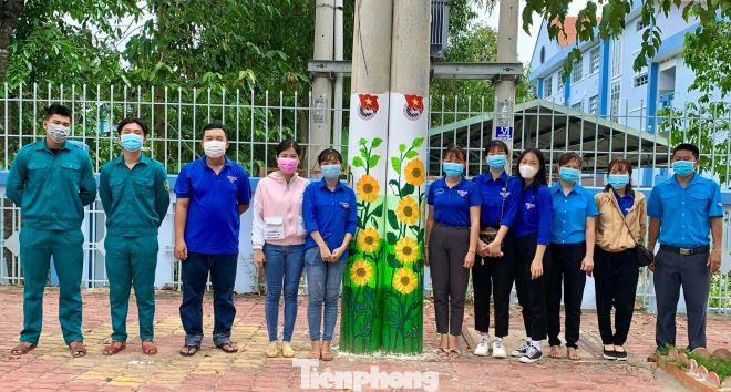 Hơn 100 trụ điện được trang trí họa tiết thân thiện với người dân