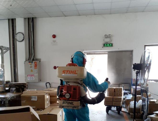 Phun khử trùng hàng ngày tại các doanh nghiệp ở Bình Dương