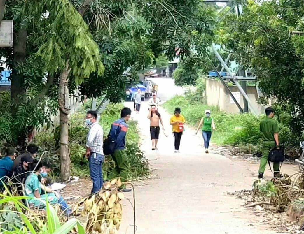 Công an khám nghiệm hiện trường