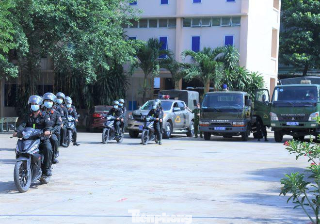 Lực lượng cơ động sẽ được phân bổ về các địa bàn trọng điểm phối hợp công an địa phương đảm bảo an ninh dịp bầu cử Lực lượng cơ động sẽ được phân bổ về các địa bàn trọng điểm phối hợp công an địa phương đảm bảo an ninh dịp bầu cử