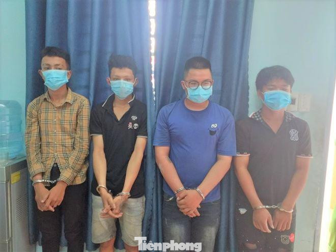 Nhóm đối tượng tại cơ quan công an