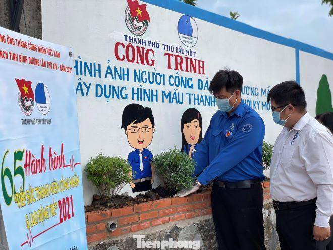 Bí thư Thành đoàn Thủ Dầu Một Nguyễn Minh Tâm cho biết, công trình nhằm chào mừng bầu cử đại biểu Quốc hội khóa XV và HĐND các cấp nhiệm kỳ 2021-2026, cũng là 1 trong 8 công trình chào mừng 65 năm ngày truyền thống Hội LHTN Việt Nam