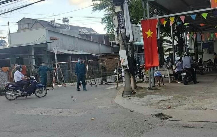 Khu vực phường Đông Hòa tạm phong tỏa vì có ca mắc COVID-19 liên quan ổ dịch TP.HCM Khu vực phường Đông Hòa tạm phong tỏa vì có ca mắc COVID-19 liên quan ổ dịch TP.HCM