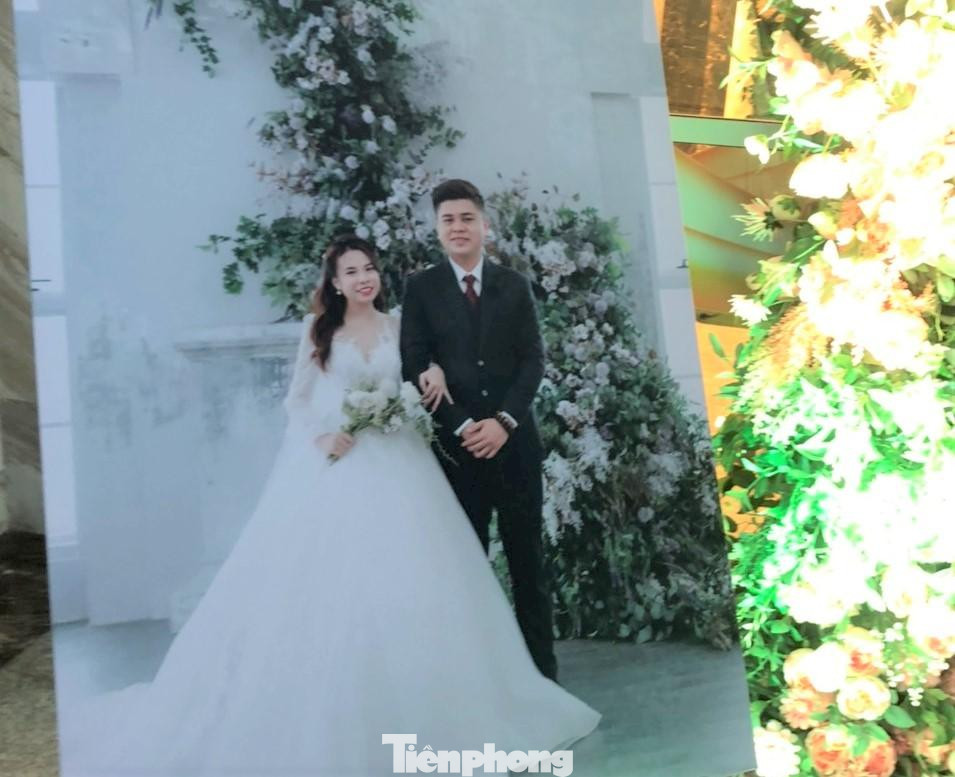 Chàng y sĩ và cô du học sinh nên duyên vợ chồng trong khu cách ly Chàng y sĩ và cô du học sinh nên duyên vợ chồng trong khu cách ly