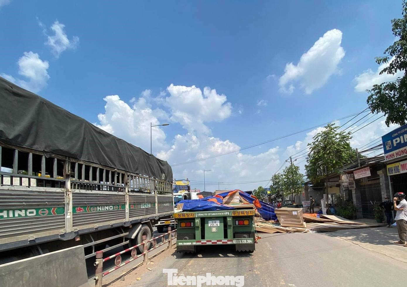 Vụ Tai nạn khiến đường ùn tắc