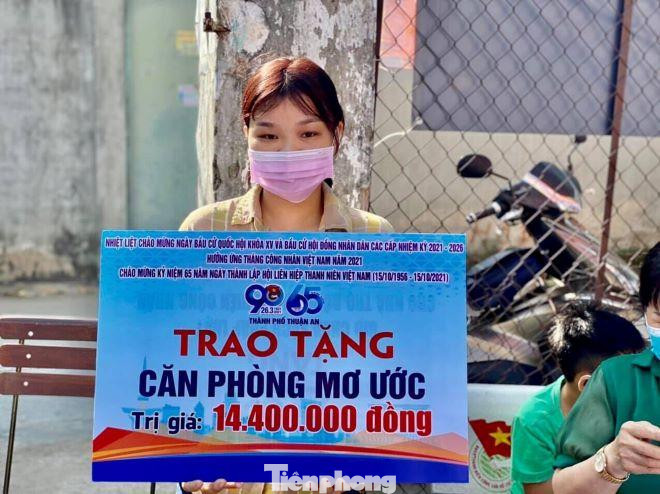Trao tặng căn phòng mơ ước cho thanh niên công nhân Trao tặng căn phòng mơ ước cho thanh niên công nhân