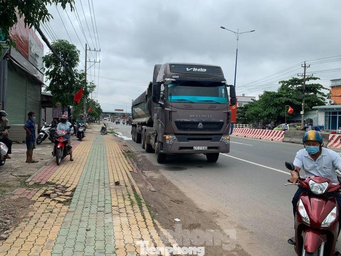 Chiếc xe gây tai nạn cách hiện trường khoảng 500m Chiếc xe gây tai nạn cách hiện trường khoảng 500m