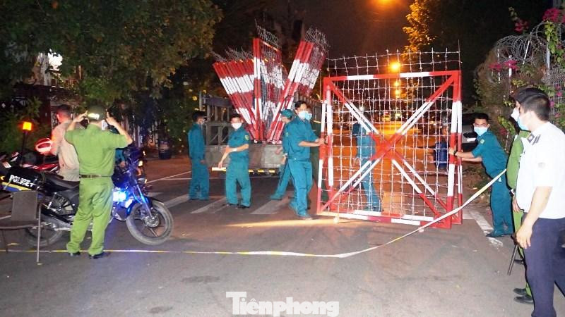 Trước đó, khi phát hiện người đàn ông Trung Quốc dương tính, Bình Dương đã phong tỏa nơi ở Trước đó, khi phát hiện người đàn ông Trung Quốc dương tính, Bình Dương đã phong tỏa nơi ở