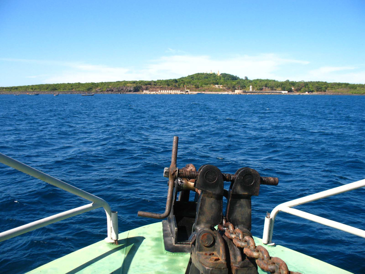 Cồn Cỏ nhìn từ xa