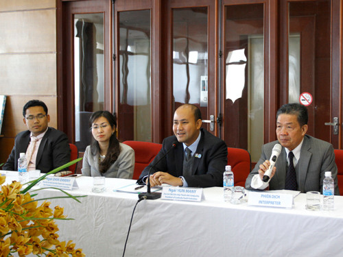 Chủ tịch Hội T.Ư Hội LHTN Campuchia Hun Many bày tỏ sự quan tâm tới việc phát triển báo điện tử