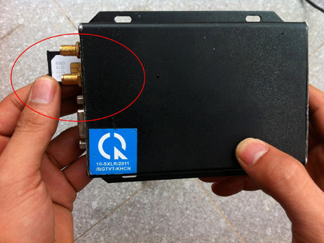 Lắp sim vào hộp đen. Lắp sim vào hộp đen