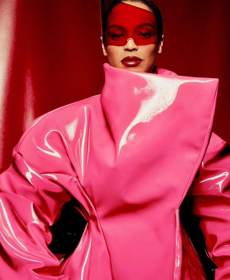 "Chị đại" Beyoncé chính thức tái xuất làng nhạc sau 4 năm vắng bóng. "Chị đại" Beyoncé chính thức tái xuất làng nhạc sau 4 năm vắng bóng.