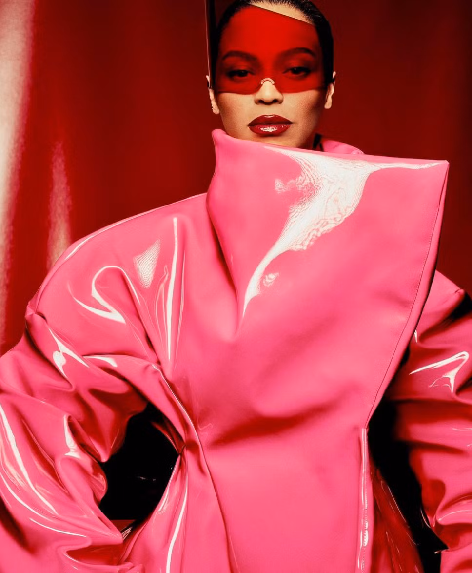 "Chị đại" Beyoncé chính thức tái xuất làng nhạc sau 4 năm vắng bóng. "Chị đại" Beyoncé chính thức tái xuất làng nhạc sau 4 năm vắng bóng.