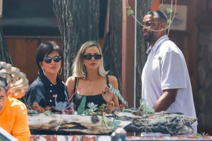 Cặp đôi vẫn xuất hiện cùng nhau trong những sự kiện gia đình để chăm sóc con gái True.