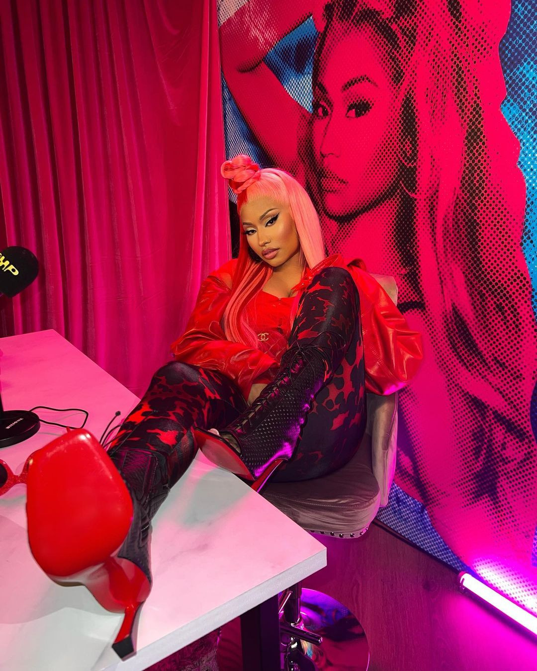 Nicki Minaj thành lập hãng thu âm để nâng đỡ các tài năng trẻ. Nicki Minaj thành lập hãng thu âm để nâng đỡ các tài năng trẻ.