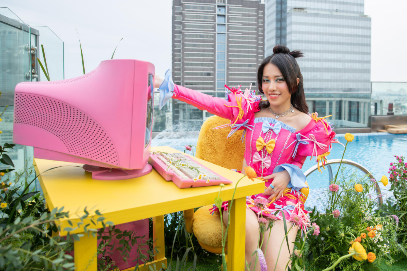 10 ca khúc trong CITOPIA là 10 ngôi nhà trong thành phố giả tưởng của Phùng Khánh Linh. 10 ca khúc trong CITOPIA là 10 ngôi nhà trong thành phố giả tưởng của Phùng Khánh Linh.