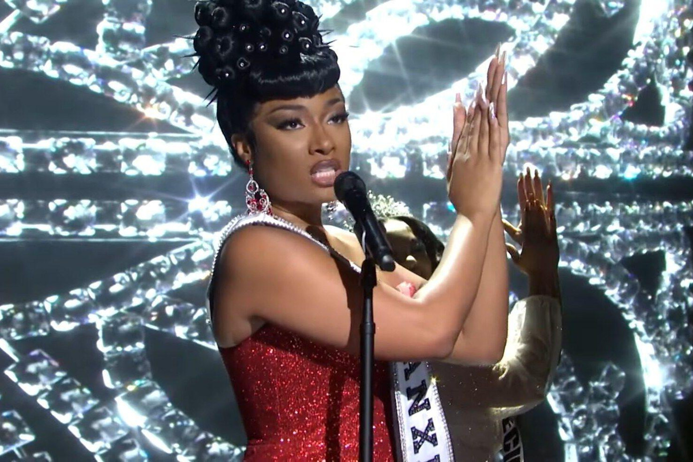 Megan Thee Stallion không ở nhà khi những tên trộm đột nhập tư gia. Megan Thee Stallion không ở nhà khi những tên trộm đột nhập tư gia.